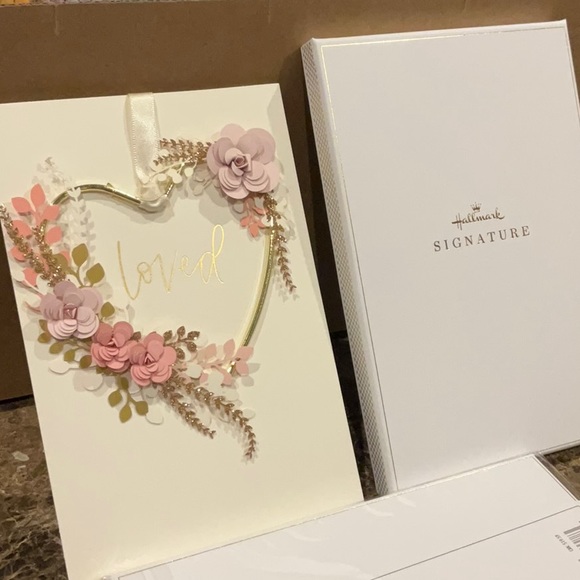 3 for $10 NIP Hallmark Signature Mother’s Day card and gift box. - Picture 6 of 6